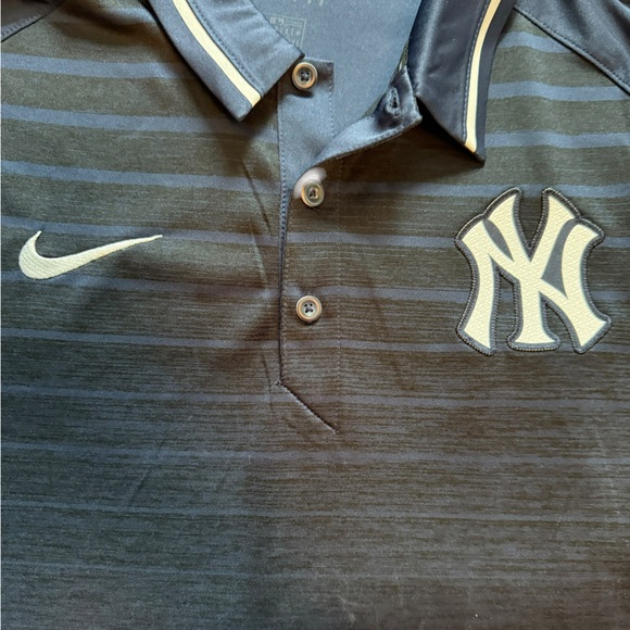 Nike New York Yankees Polo - Size Large (NWT) - Picture 3 of 4